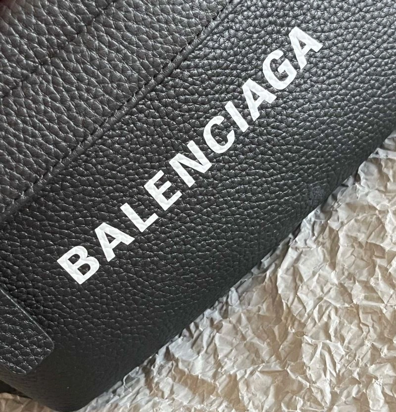 Bold Balenciaga Retro Black Calfskin Waist Bag -  Convenience 72581