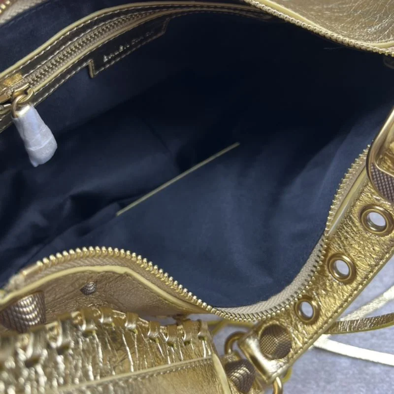 Balenciaga Retro  Motorcycle-Inspired Half Moon Dumpling Bag StreetReady 38358