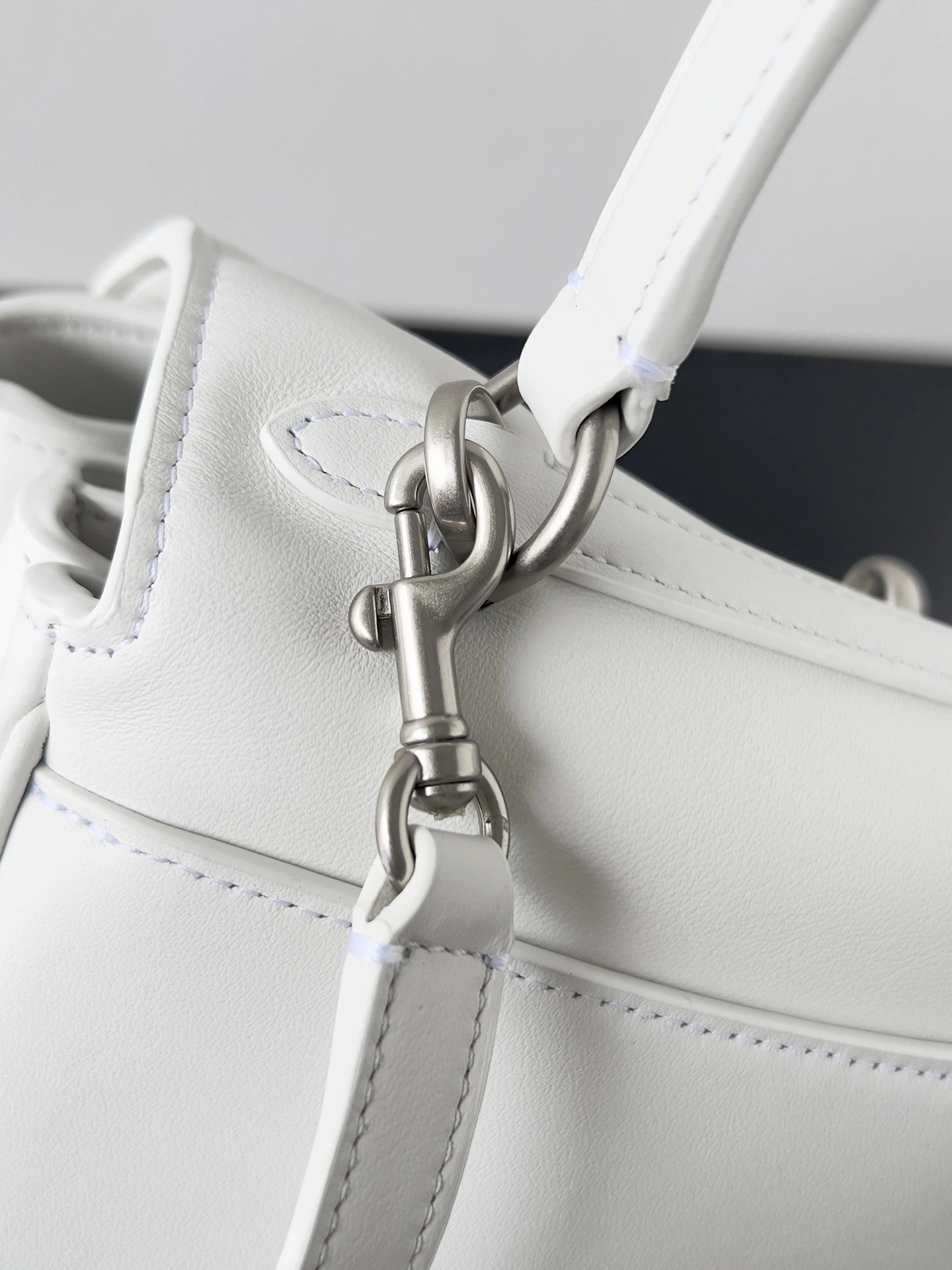 GoodFit Balenciaga Rodeo Drive Luxe Oversized  Bag - Silver Edition 64686