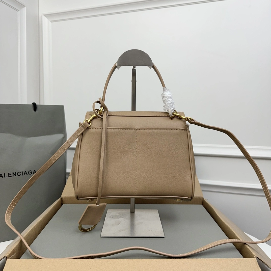Balenciaga Rodeo Drive  Oversized Luxury Bag Cozy 60909