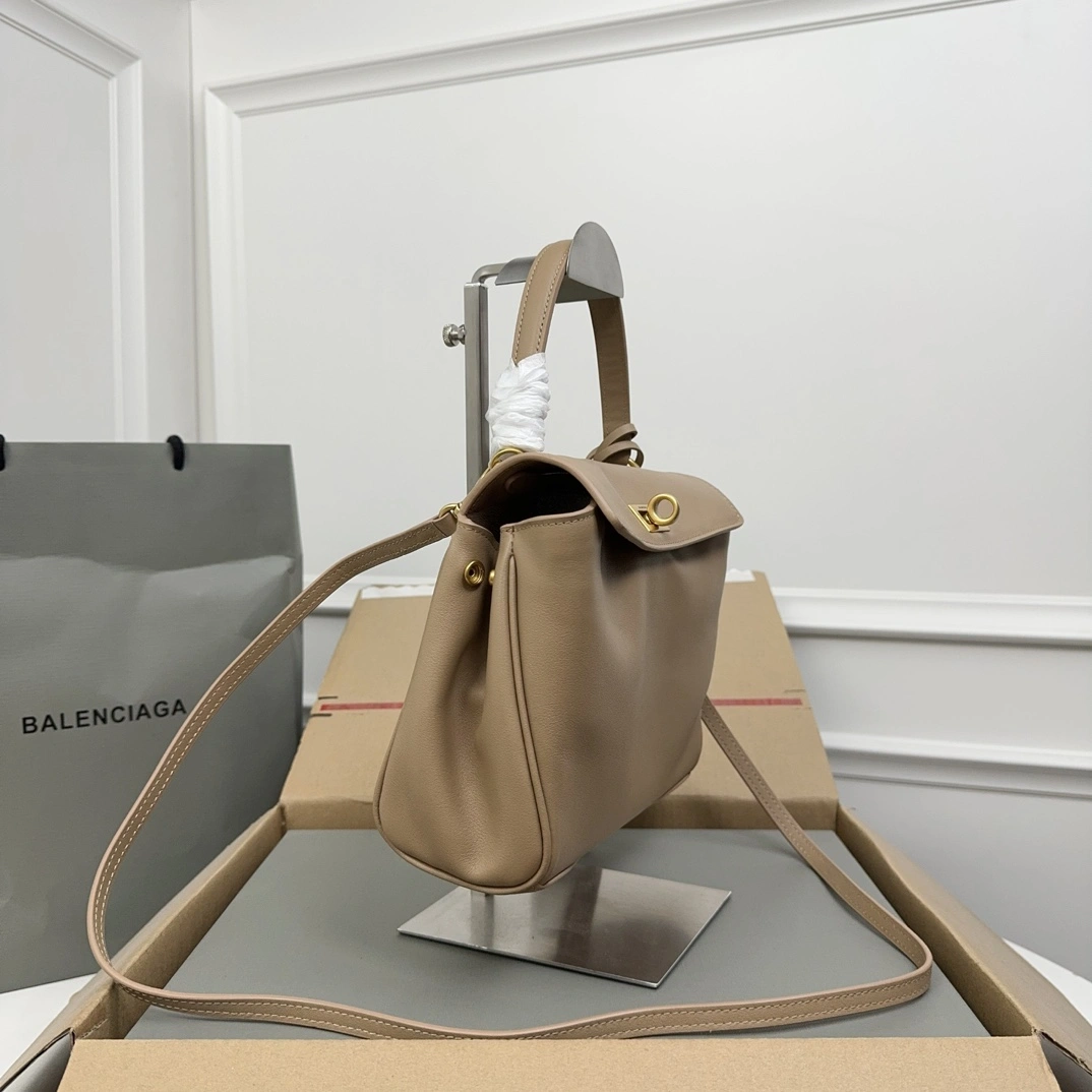 Balenciaga Rodeo Drive  Oversized Luxury Bag Cozy 60909