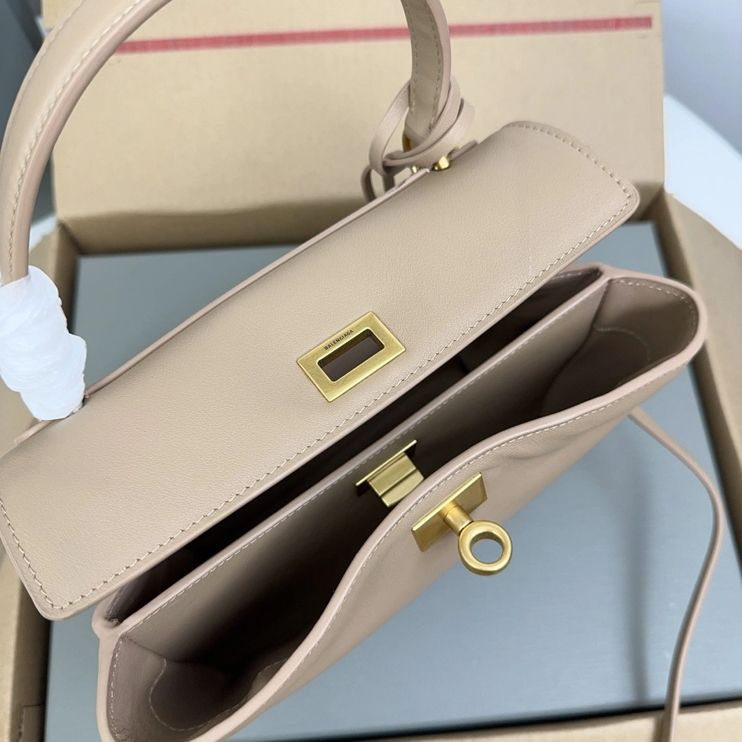 Balenciaga Rodeo Drive  Oversized Luxury Bag Cozy 60909