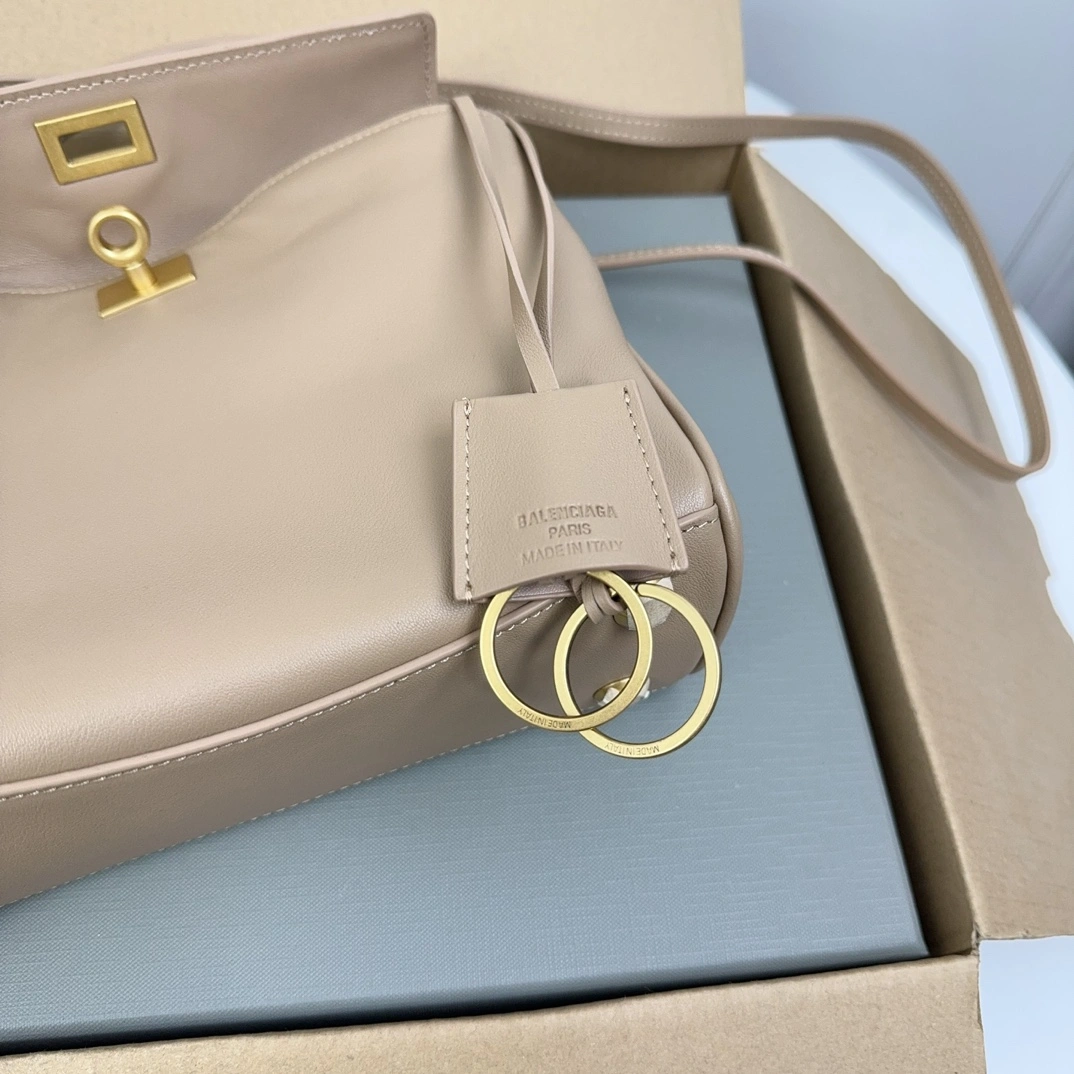 Balenciaga Rodeo Drive  Oversized Luxury Bag Cozy 60909