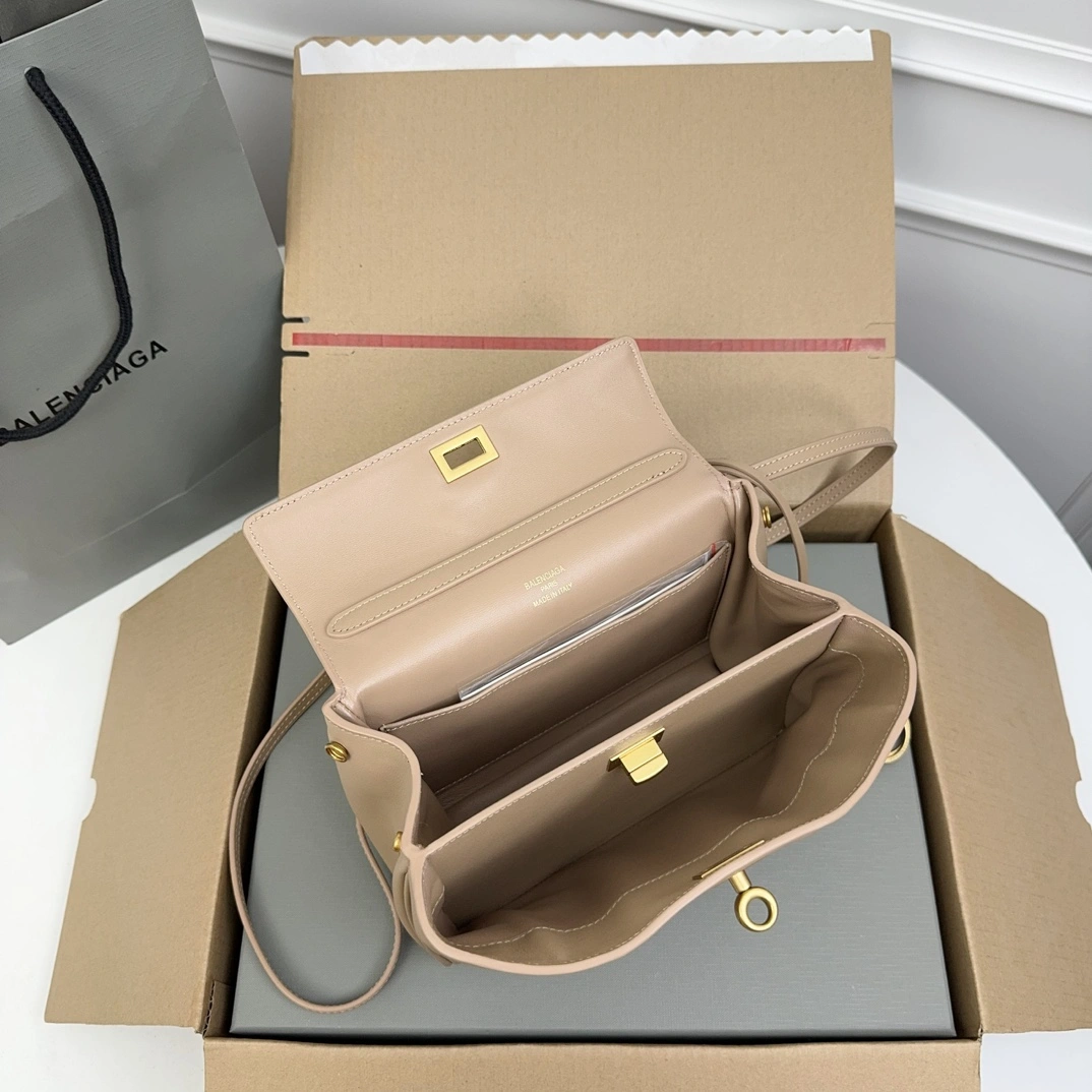 Balenciaga Rodeo Drive  Oversized Luxury Bag Cozy 60909