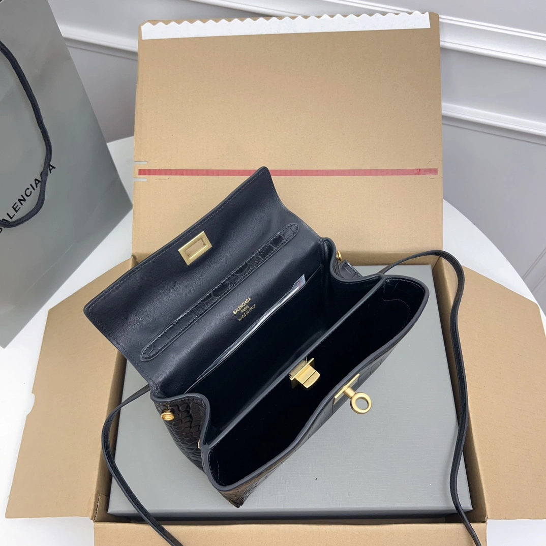 Balenciaga Rodeo Drive  Oversized Luxury Bag Timeless 60904