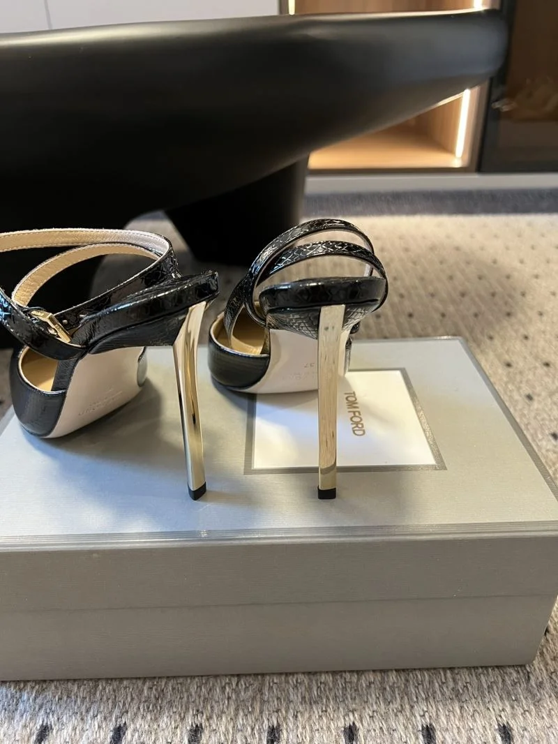 TechFriendly Balenciaga Sandals 16911
