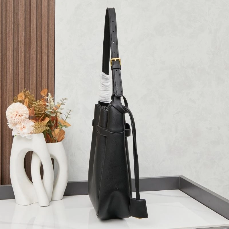Trendsetting Balenciaga Shopping Bags 89316