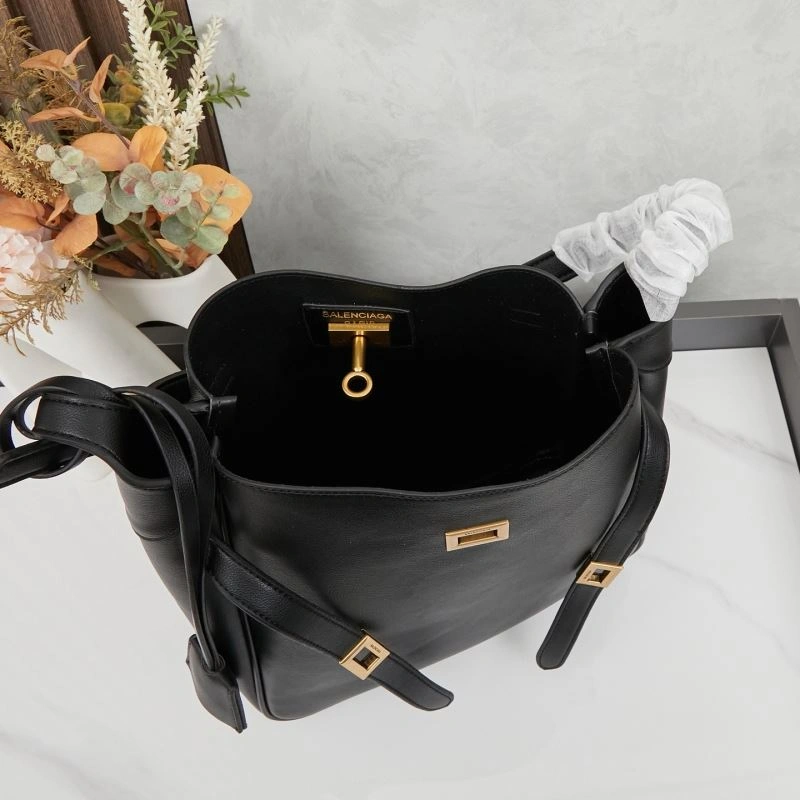 Trendsetting Balenciaga Shopping Bags 89316