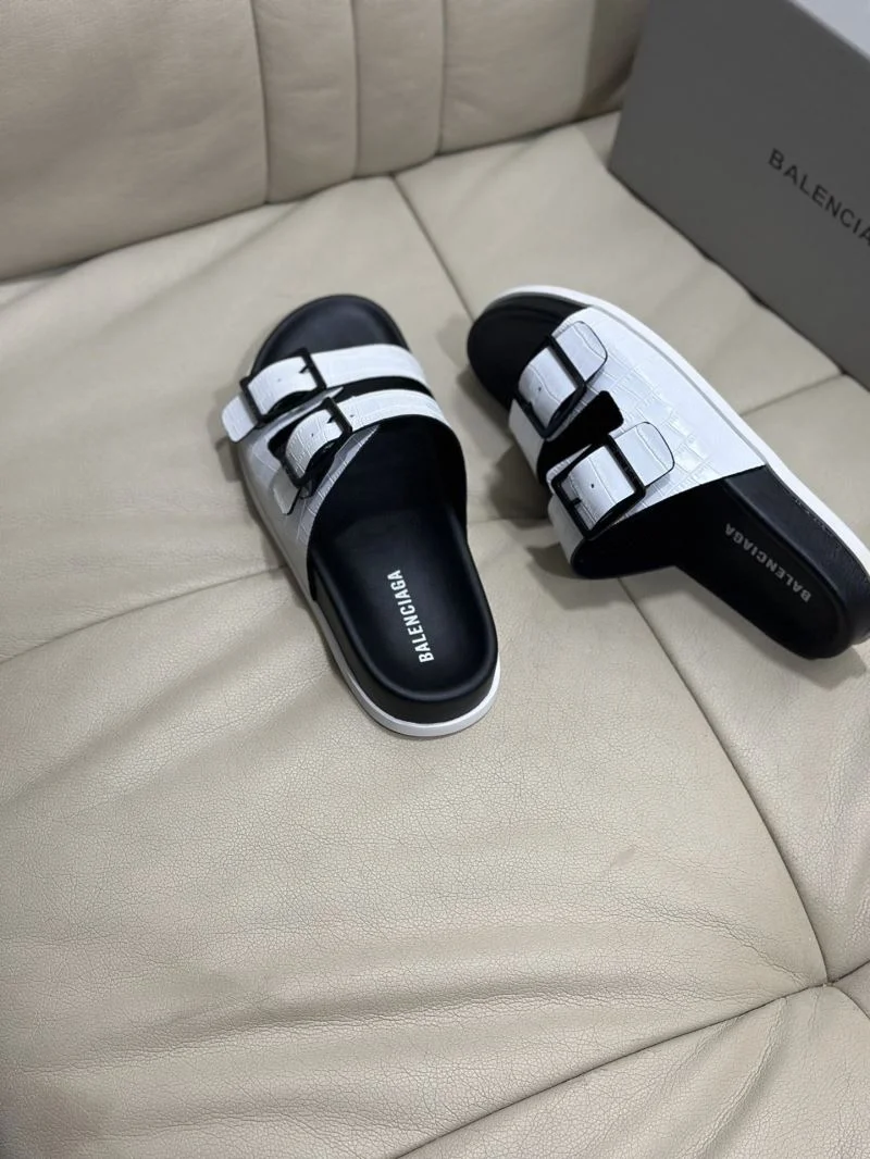 Chic Balenciaga Slippers 16573