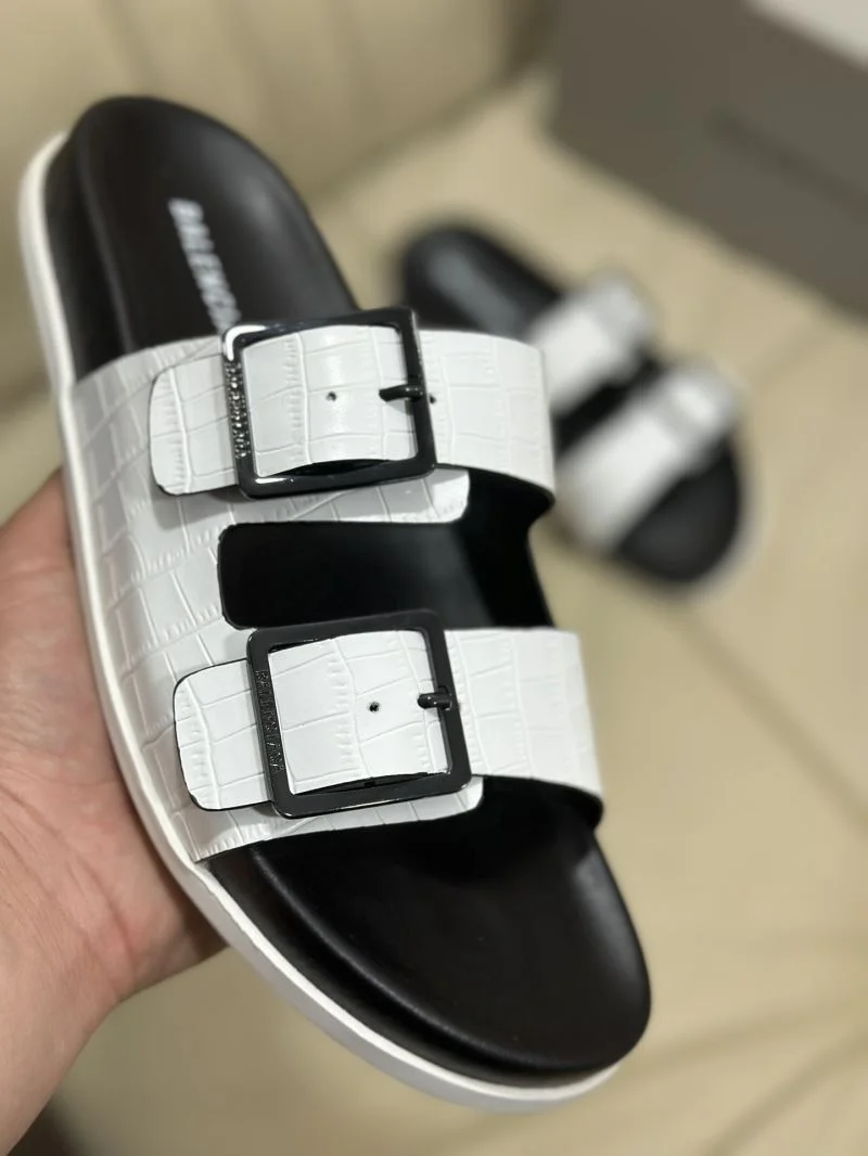 Chic Balenciaga Slippers 16573