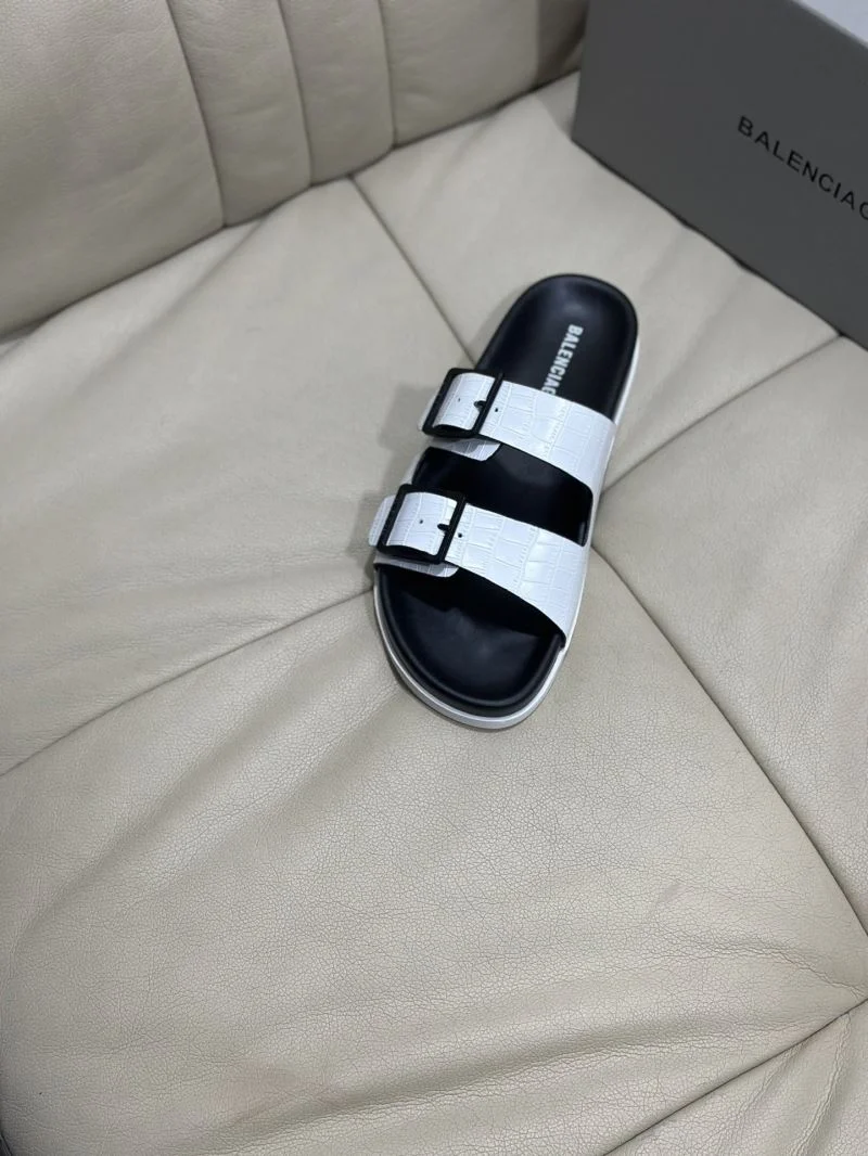 Chic Balenciaga Slippers 16573