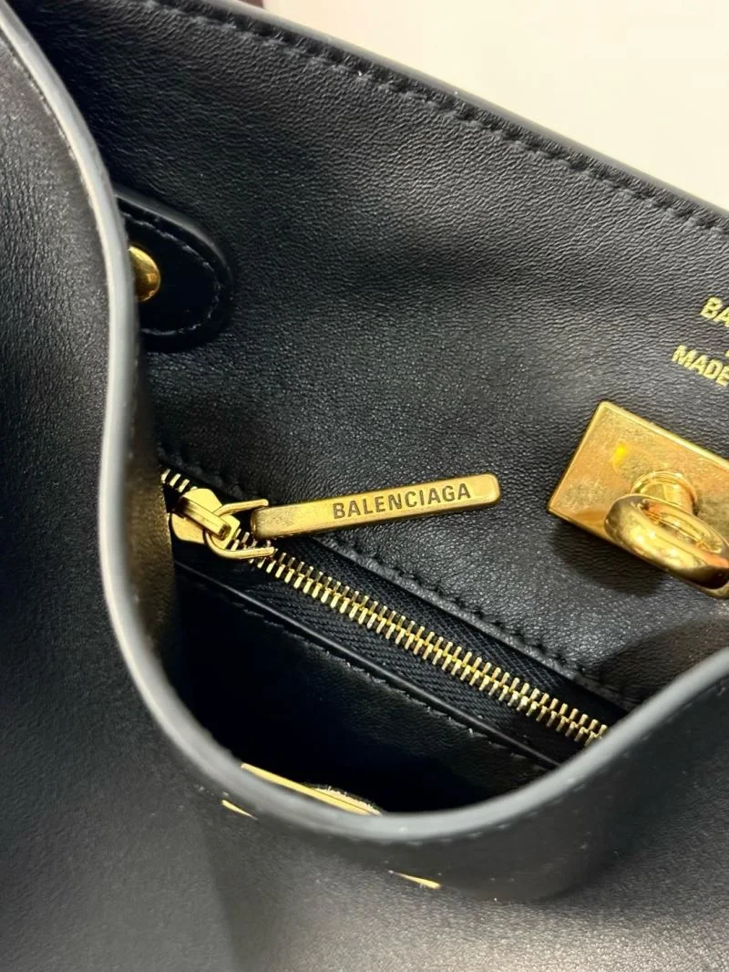 Balenciaga Small Bucket Bag - Latest Must-Have Accessory Durable 38254
