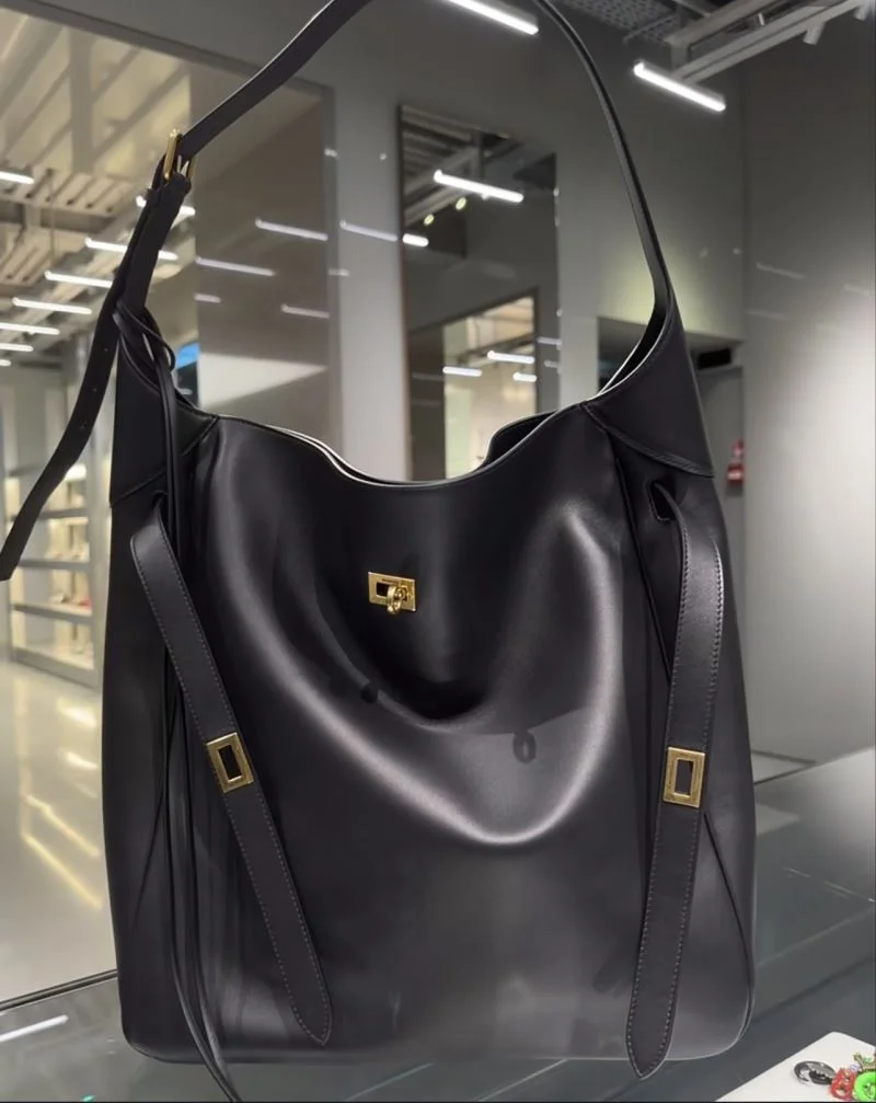 Balenciaga Small Bucket Bag - Latest Must-Have Accessory Durable 38254