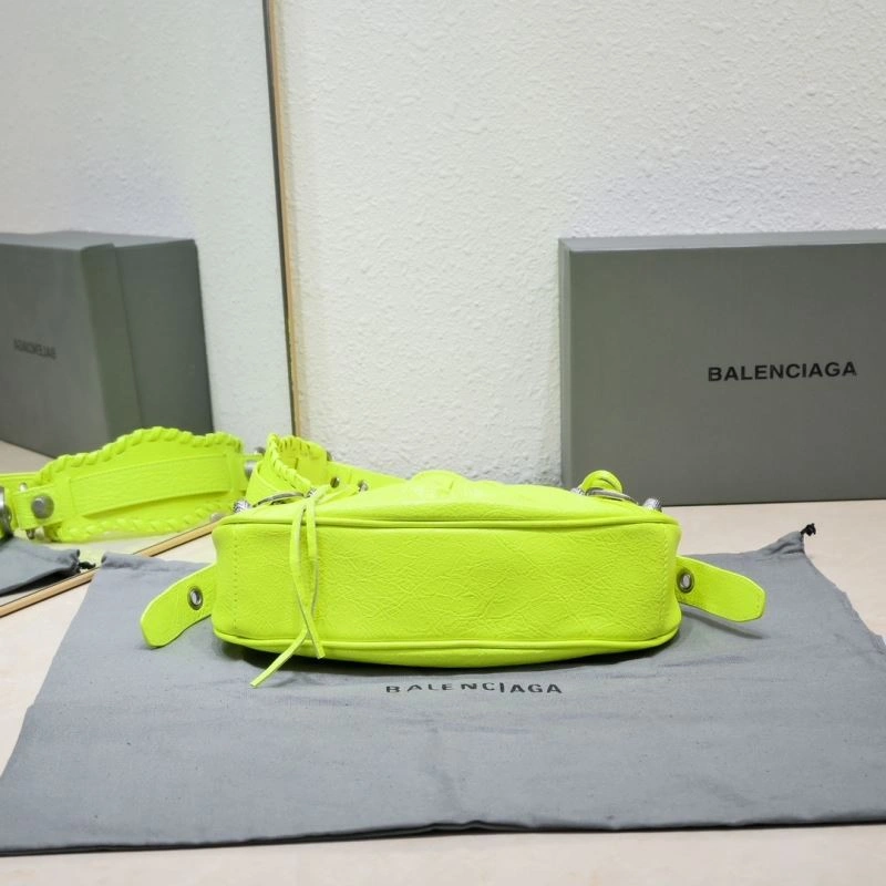 Balenciaga Small Fluorescent Green Crescent Bag 26x12x6 cm Trendsetting 72707