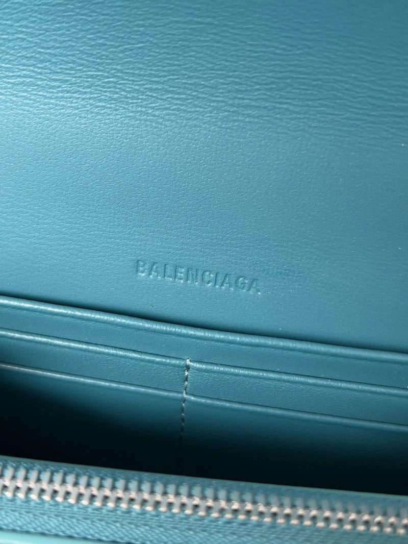 Balenciaga Spring 2022 Gossip Crossbody Bag - Luxury Leather Design Affordable 78621