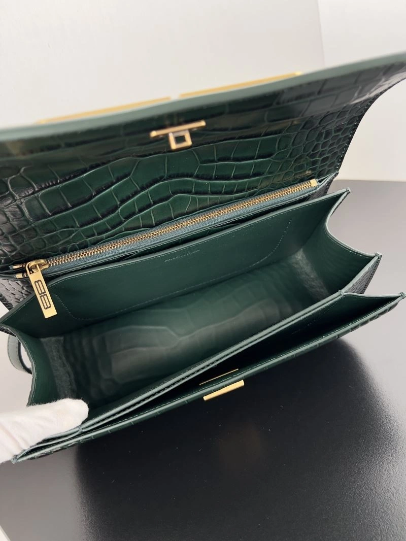 Snug Balenciaga Spring 2022 Gossip Crossbody Bag with Double B Logo 78605