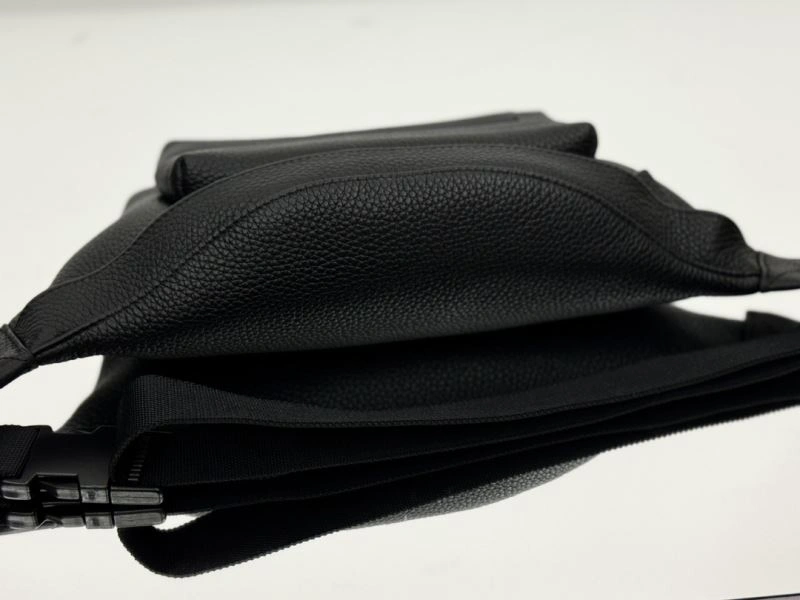 Balenciaga  All-Leather Waist Bag for Ultimate Body Proportion Functional 66953