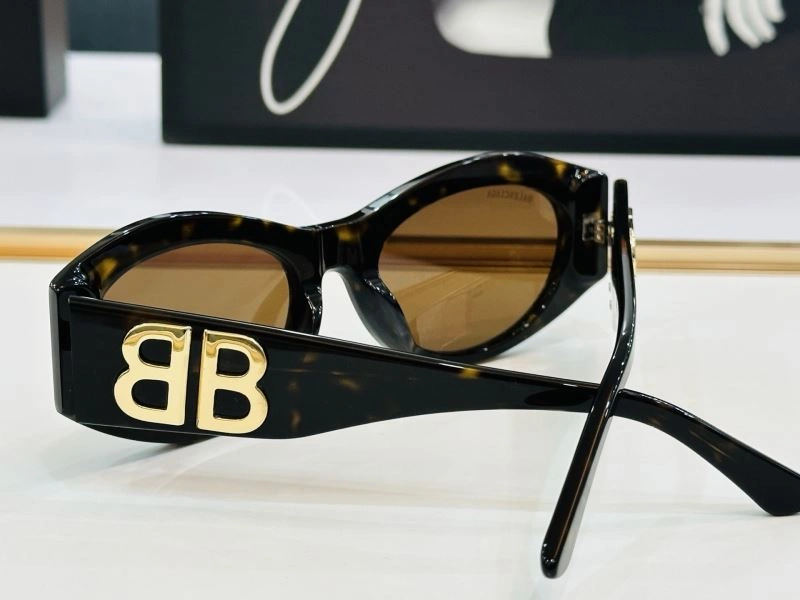 Chic Balenciaga Sunglasses 276998