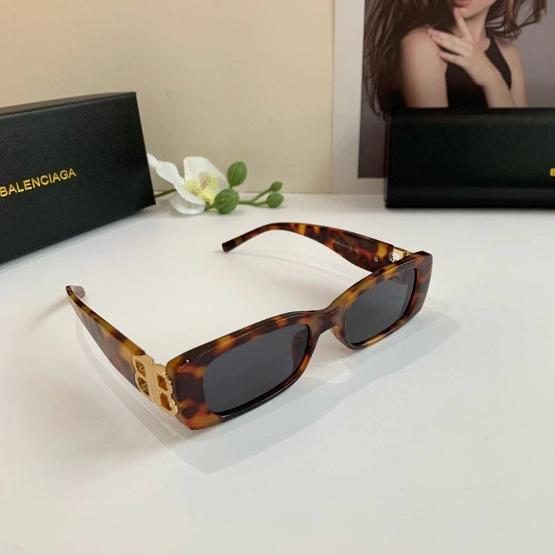 Snug Balenciaga Sunglasses 276977