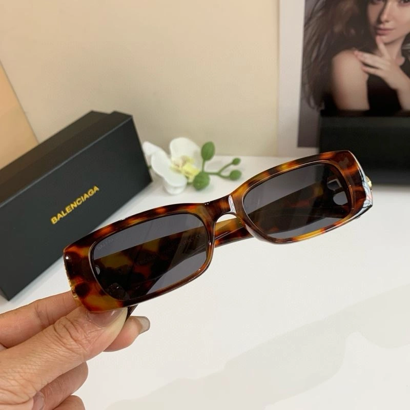 Snug Balenciaga Sunglasses 276977