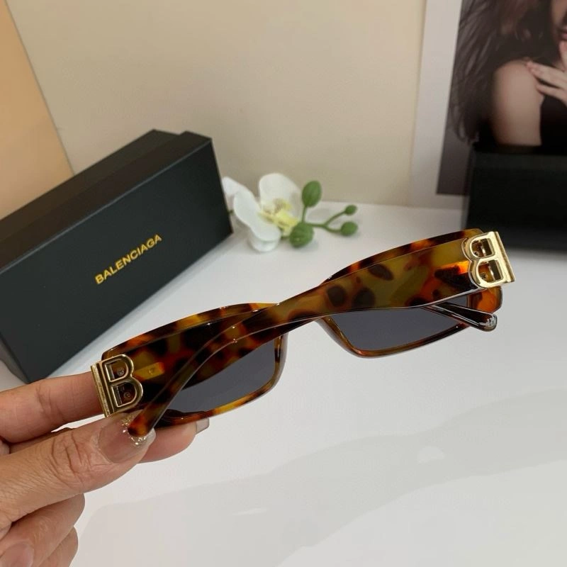 Snug Balenciaga Sunglasses 276977