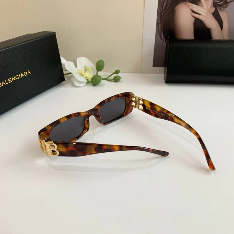 Snug Balenciaga Sunglasses 276977