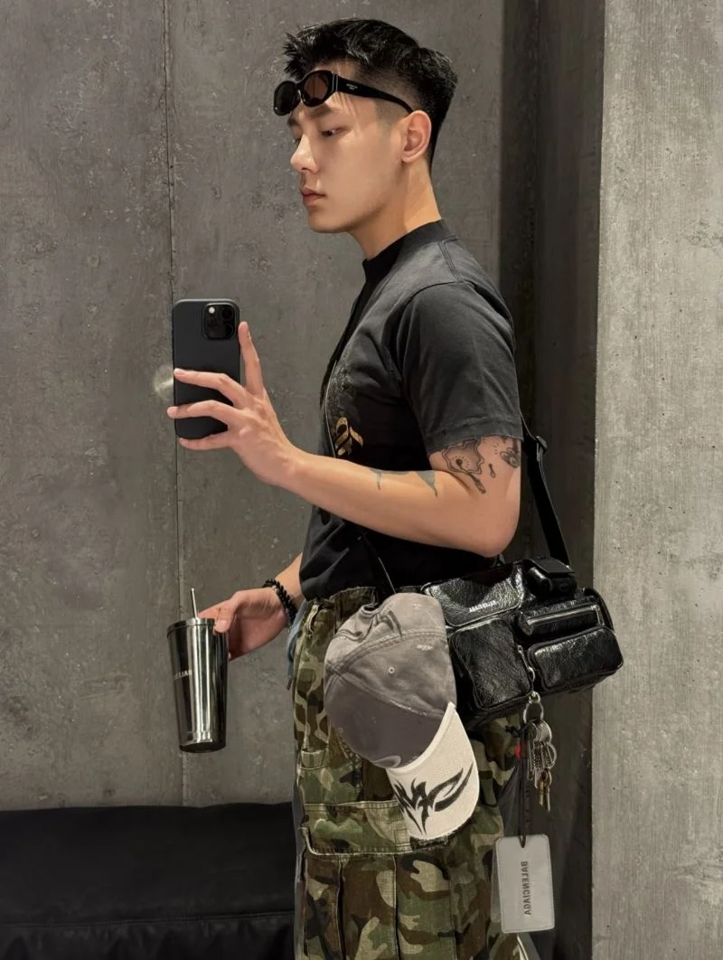 Stretchable Balenciaga Superbusy Vintage Camera Bag - Spring Summer 38246