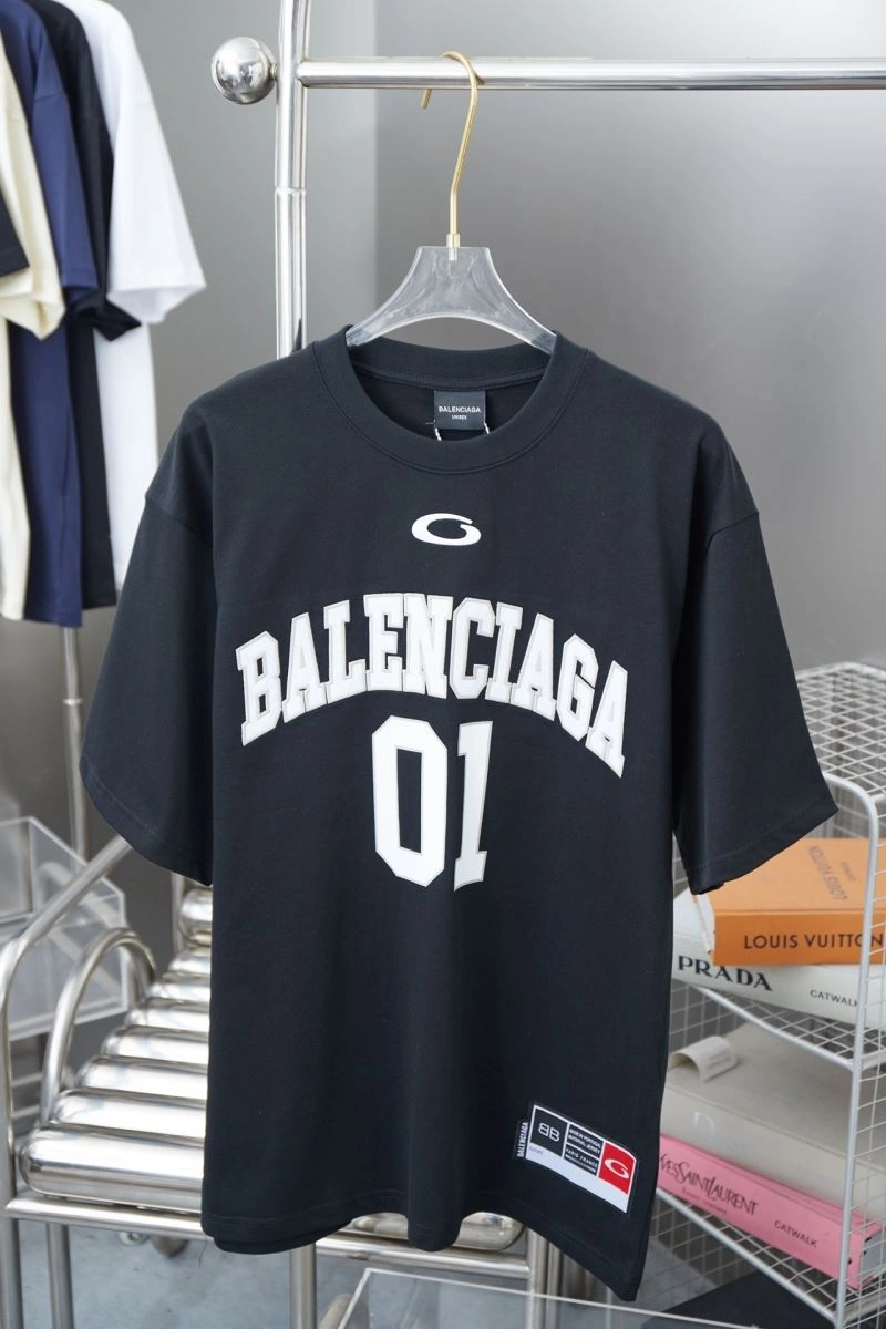 Balenciaga T-Shirts FashionForward 98573