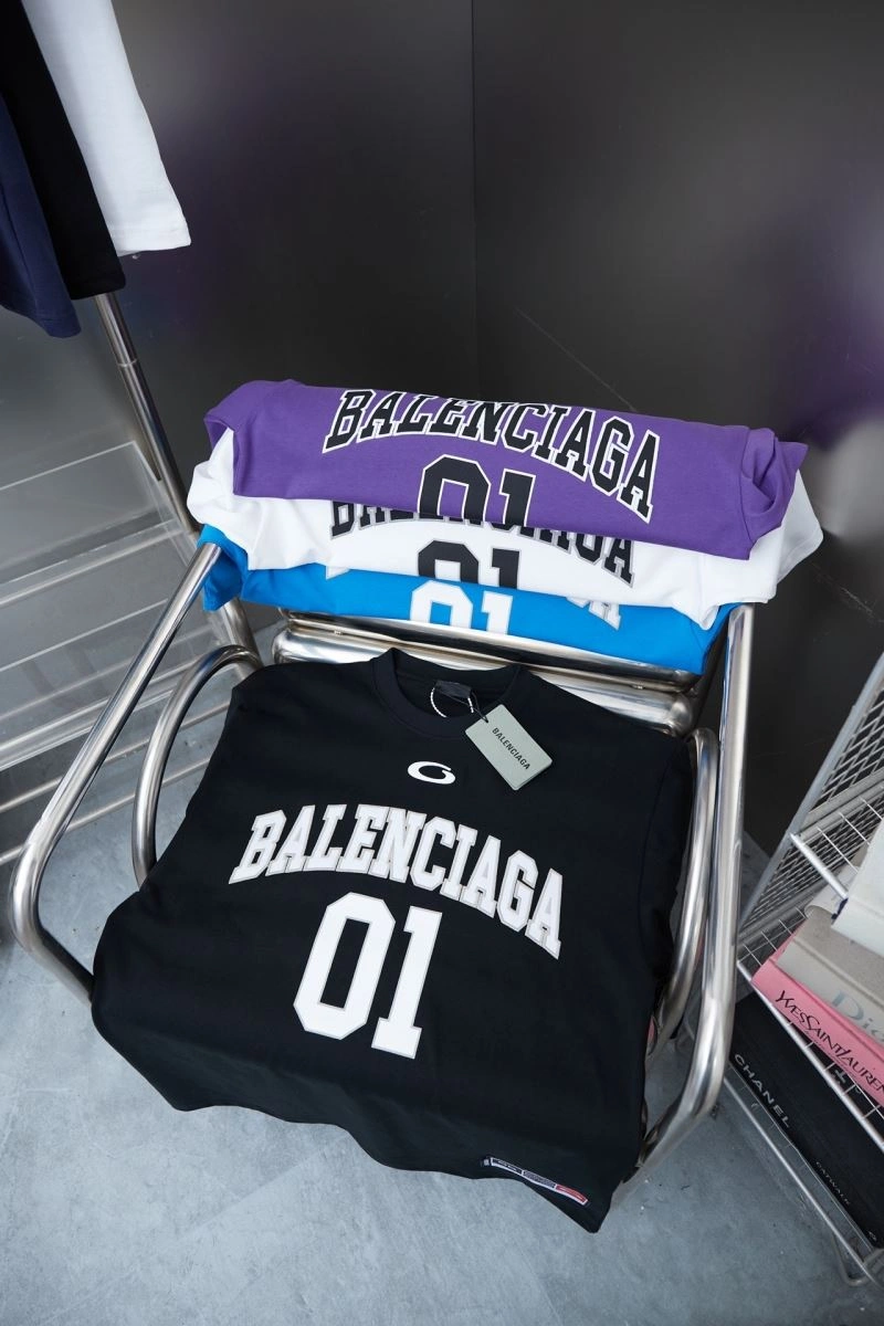 Balenciaga T-Shirts FashionForward 98573