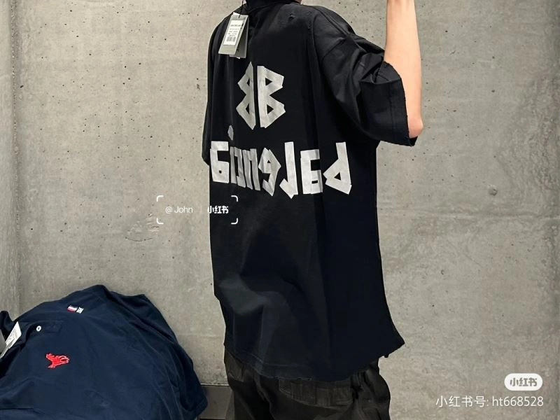 Contemporary Balenciaga T-Shirts 98570