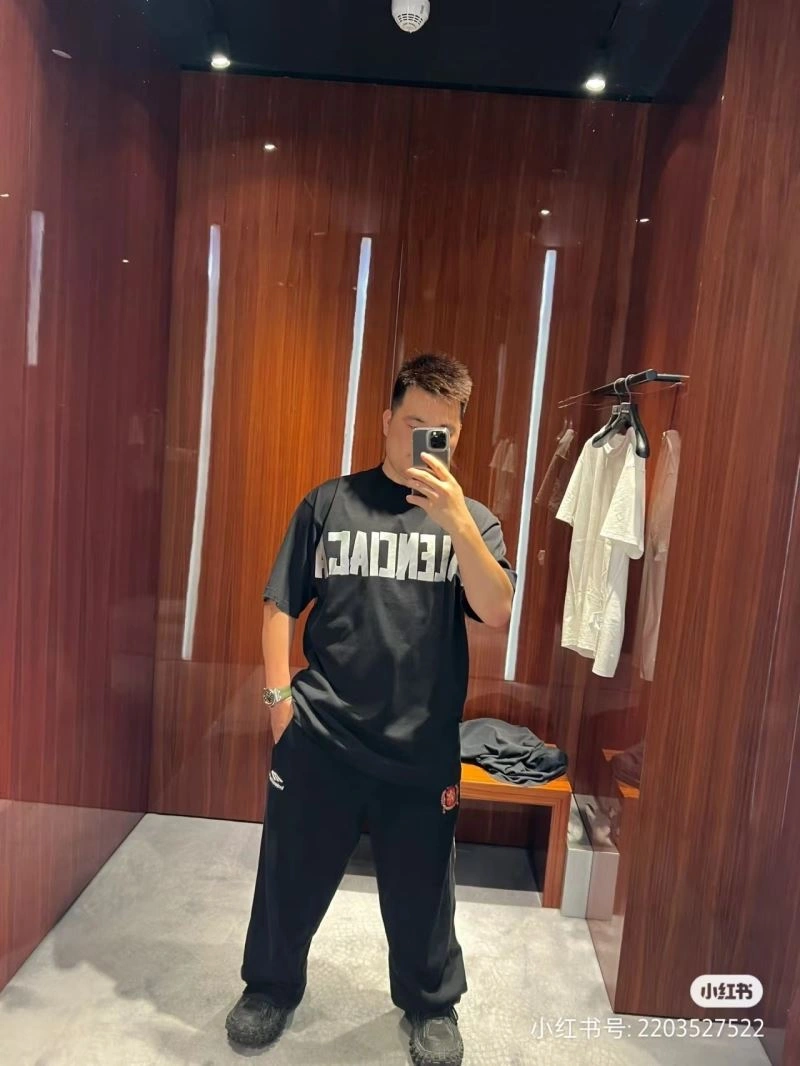 Contemporary Balenciaga T-Shirts 98570