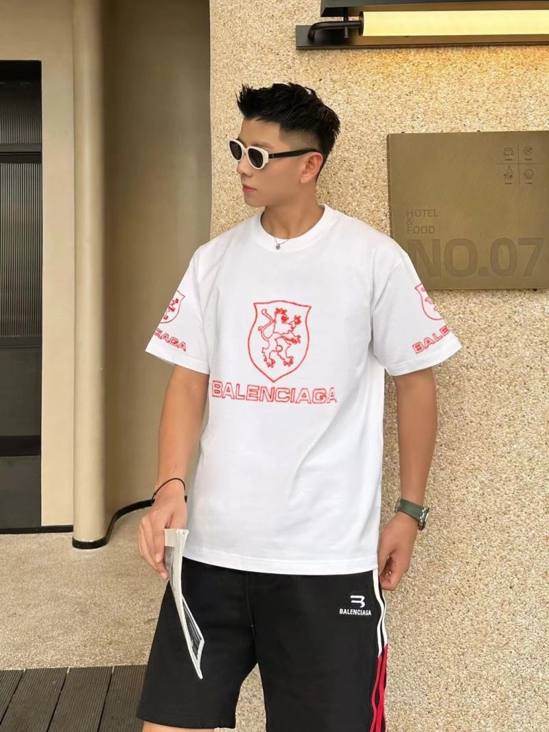 Versatile Balenciaga T-Shirts 98552