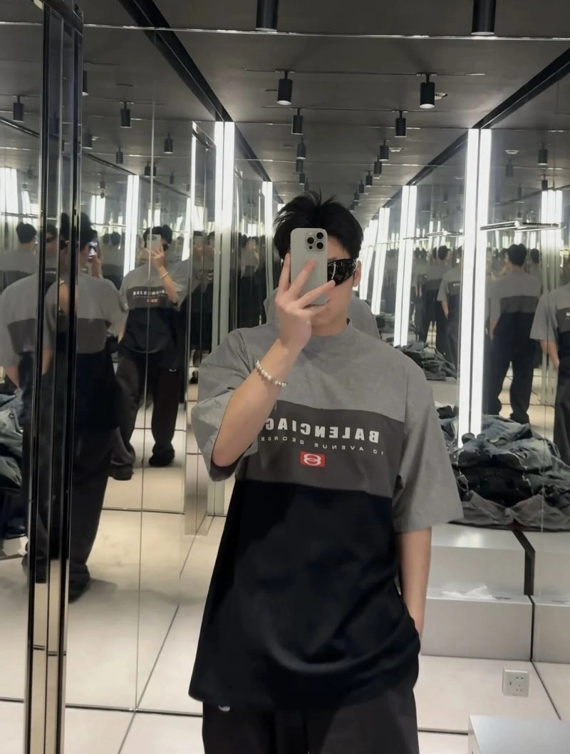 Balenciaga T-Shirts TimelessDesign 98358