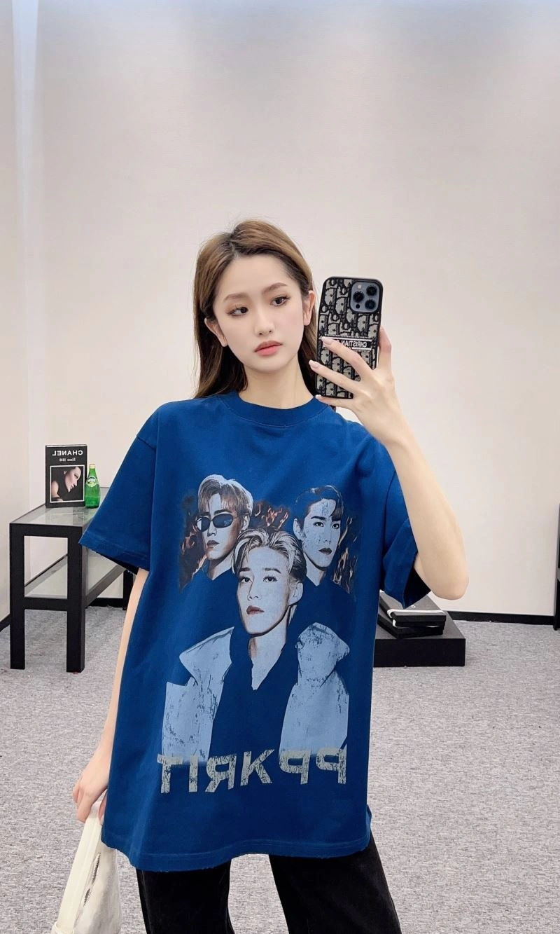 Versatile Balenciaga T-Shirts 98285