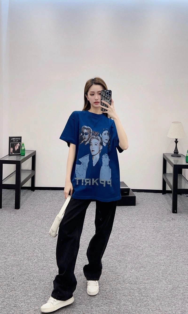 Versatile Balenciaga T-Shirts 98285
