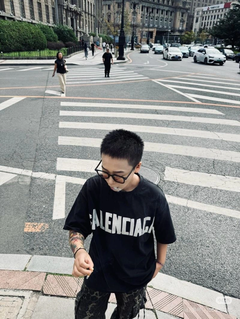 UrbanChic Balenciaga T-Shirts 98267