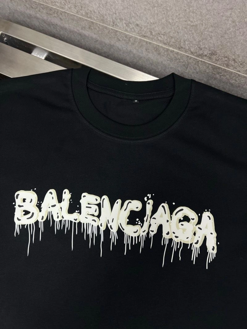 Unisex Balenciaga T-Shirts 96508