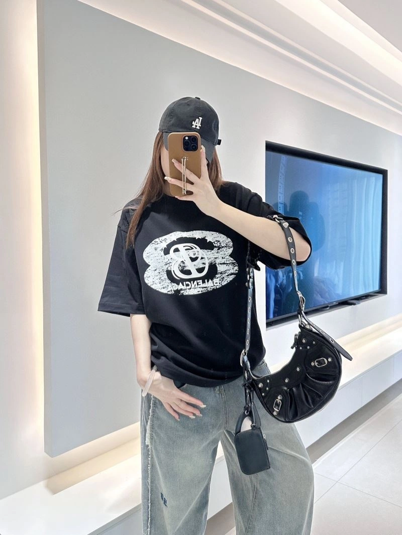 Versatile Balenciaga T-Shirts 98067