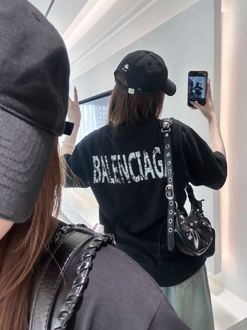 Versatile Balenciaga T-Shirts 98067