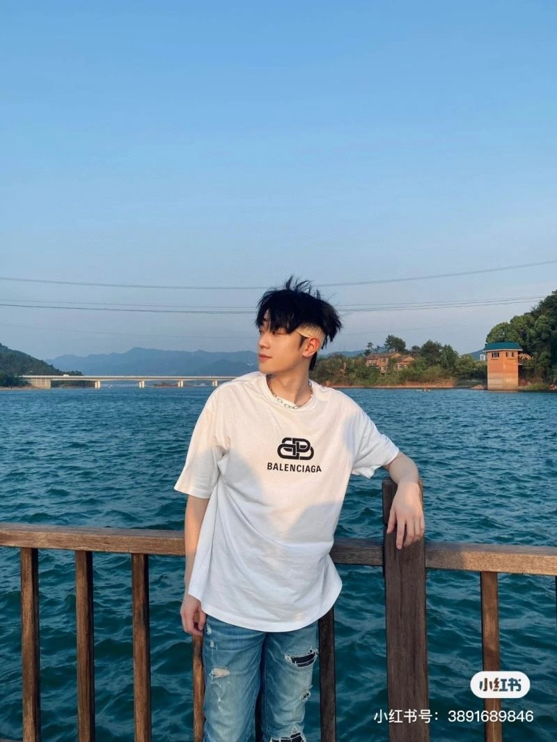 Vibrant Balenciaga T-Shirts 98046