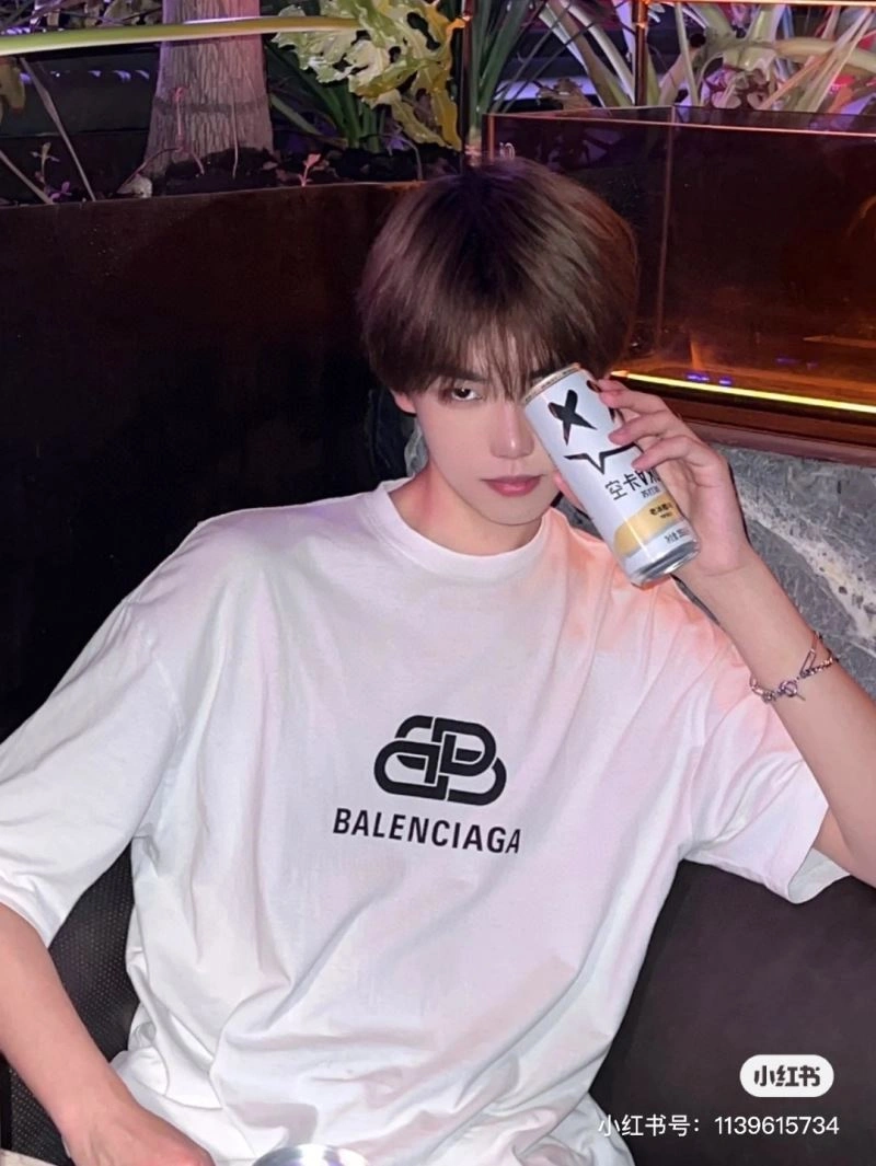 Vibrant Balenciaga T-Shirts 98046