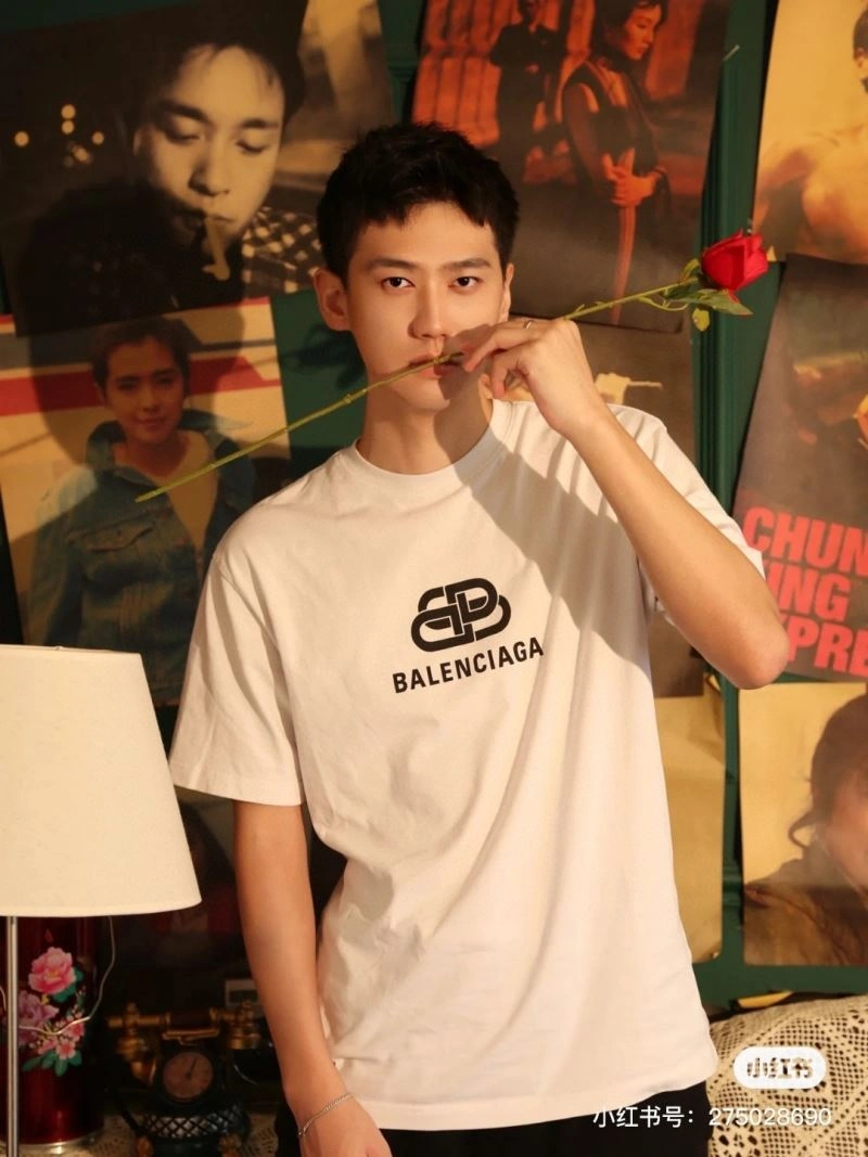 Vibrant Balenciaga T-Shirts 98046