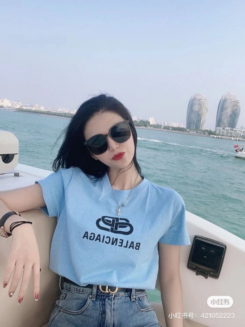 Vibrant Balenciaga T-Shirts 98046