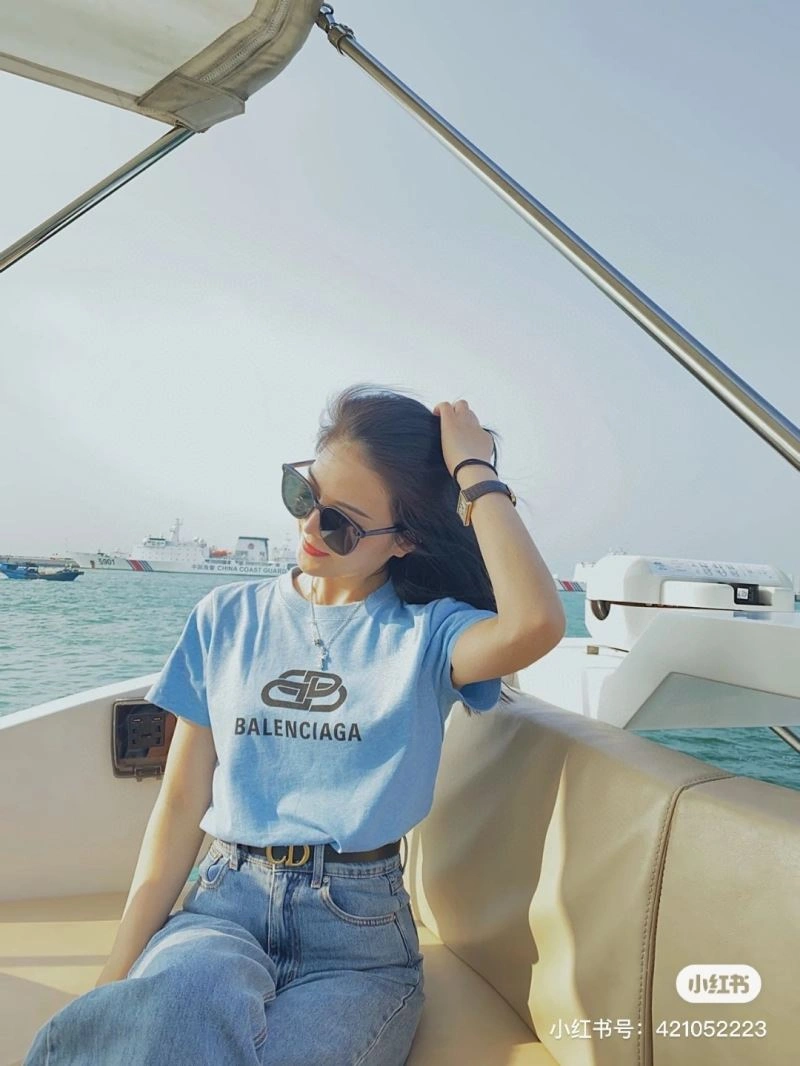 Vibrant Balenciaga T-Shirts 98046