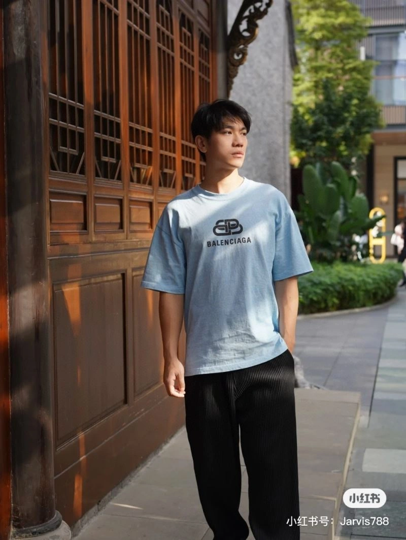 Vibrant Balenciaga T-Shirts 98046
