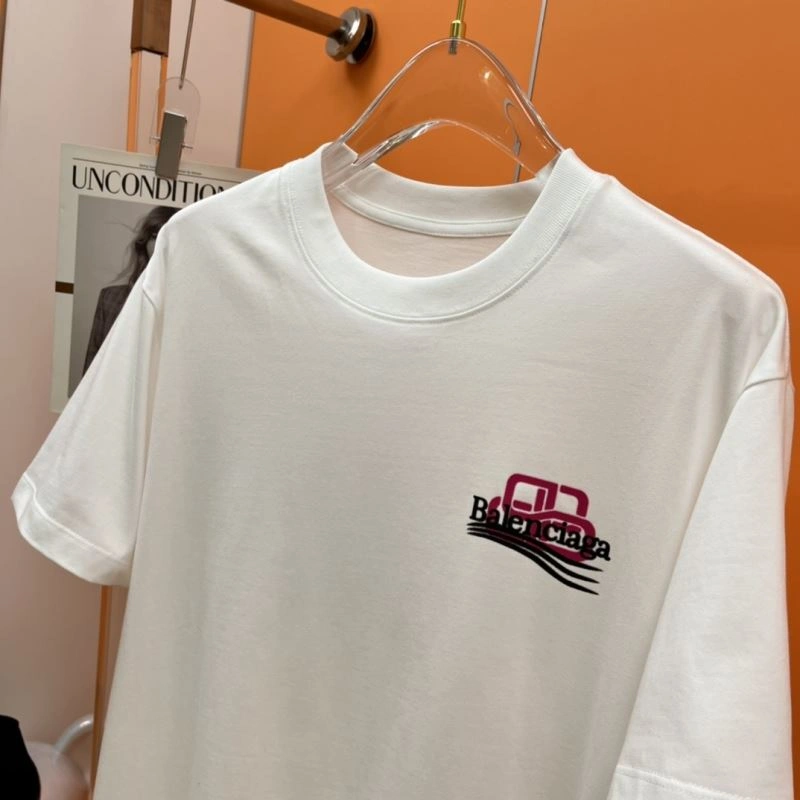 Effortless Balenciaga T-Shirts 97819