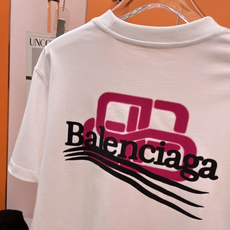 Effortless Balenciaga T-Shirts 97819