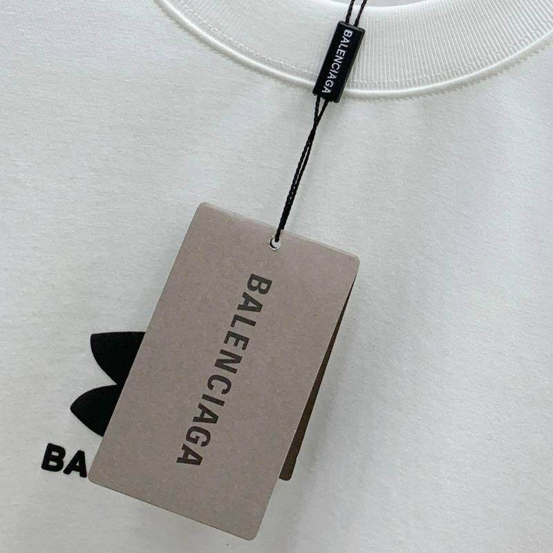 Vibrant Balenciaga T-Shirts 97575