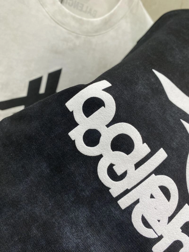 Resilient Balenciaga T-Shirts 97574