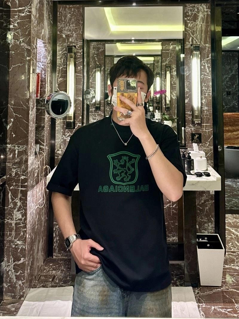 Neat Balenciaga T-Shirts 97501
